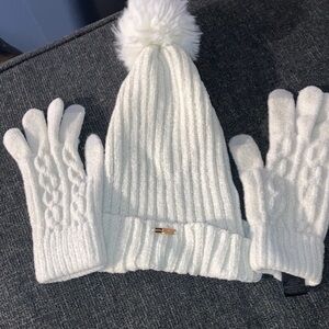 Steve Madden Cream Knit Accessory